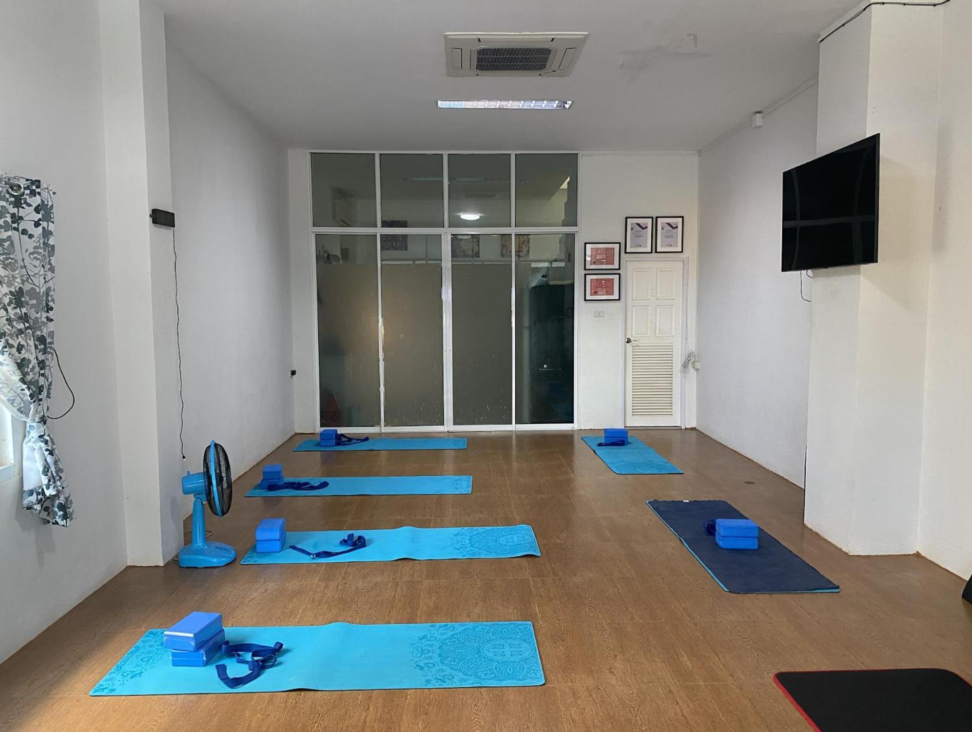 English Owned Homestay And Yoga Chalong Exterior photo