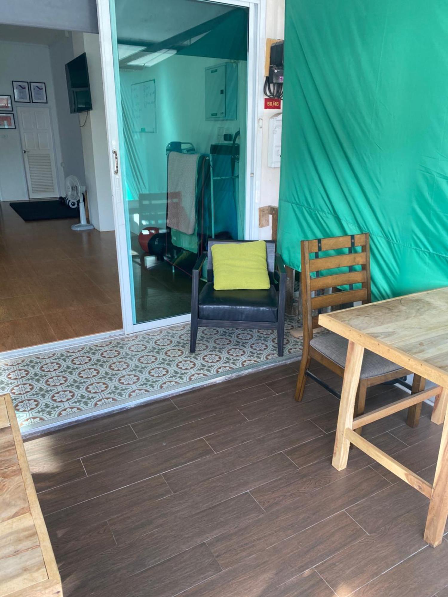 English Owned Homestay And Yoga Chalong Exterior photo